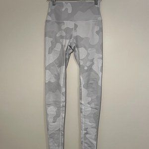 Alo Yoga High-Waist Camo Vapor Legging,  XS, white